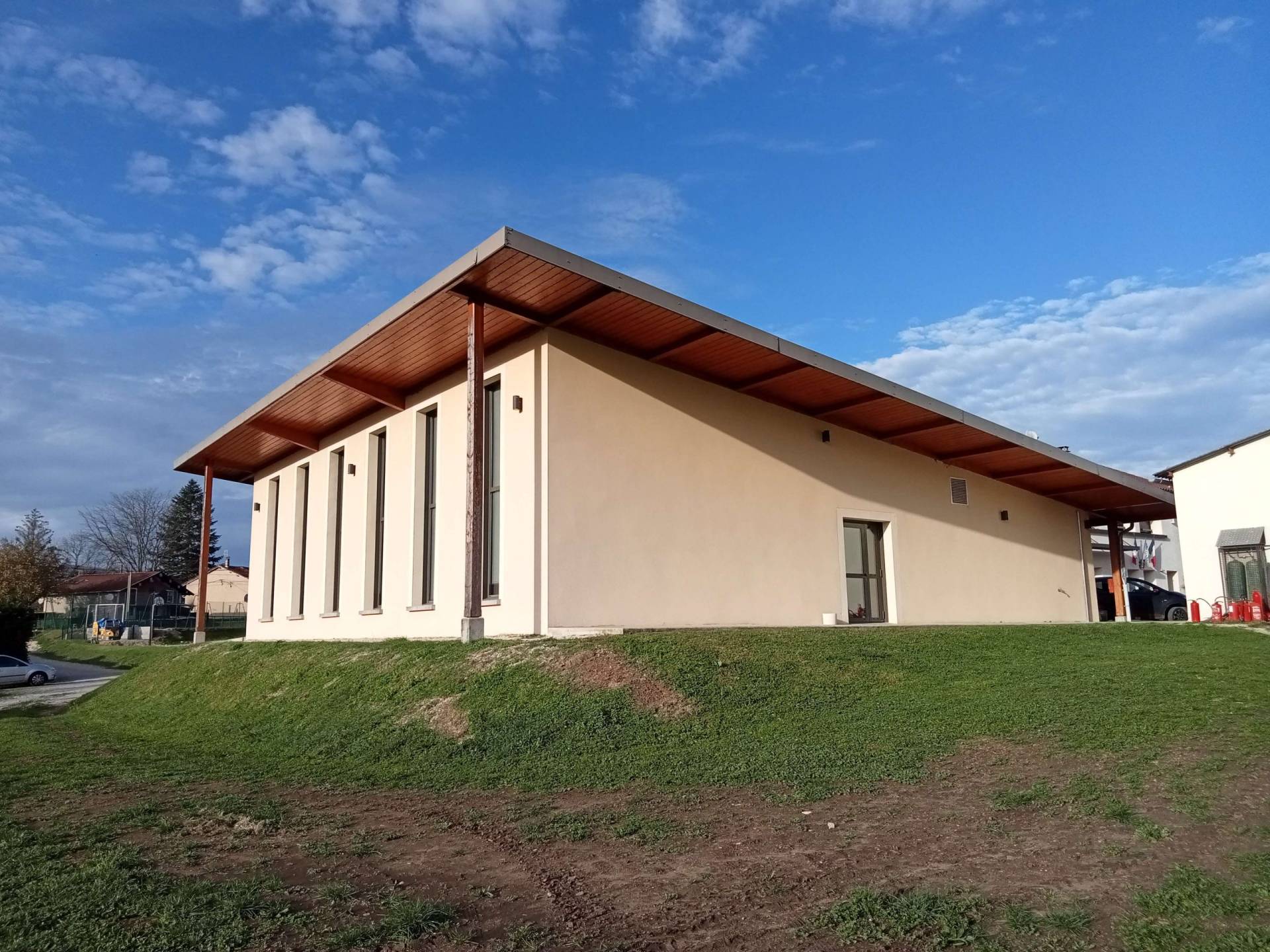 Photo de la salle des fêtes vu par côté